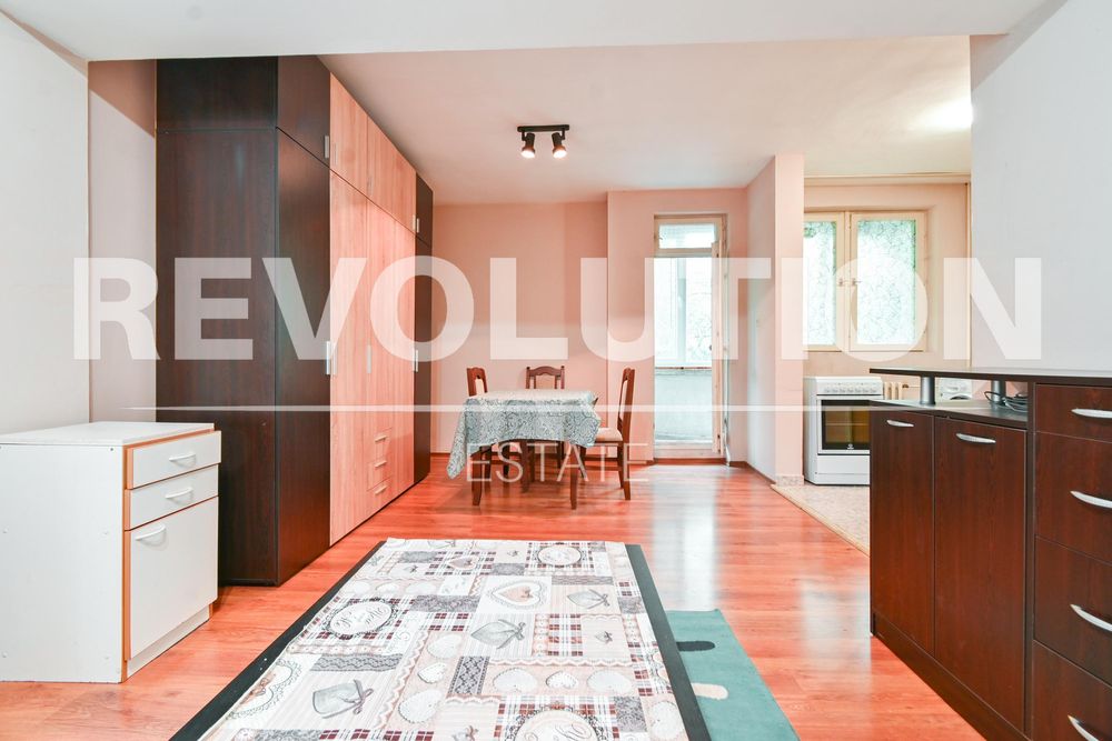 Дава се под наем Тристаен апартамент в София, Медицинска академия - 70 кв.м за 661.98 € - Снимка #1