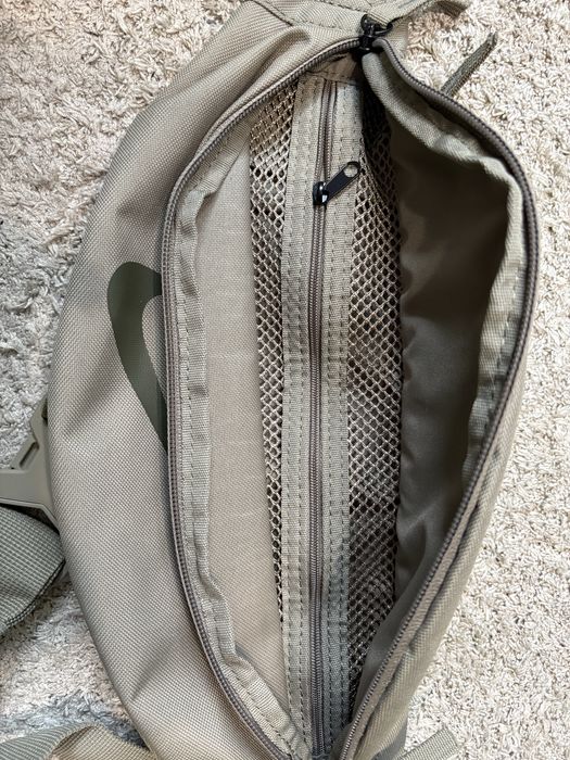 Чантичка Nike бежова