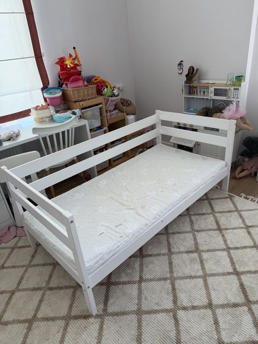 Детская кроватка с матрасом