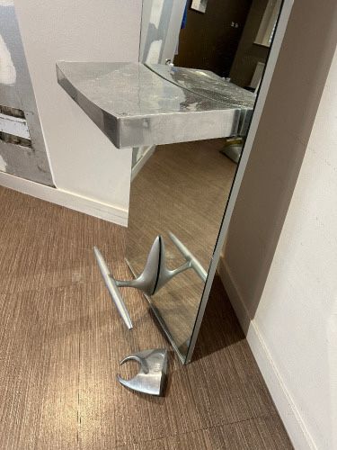 2 posturi de lucru perfecte pentru deschidere salon