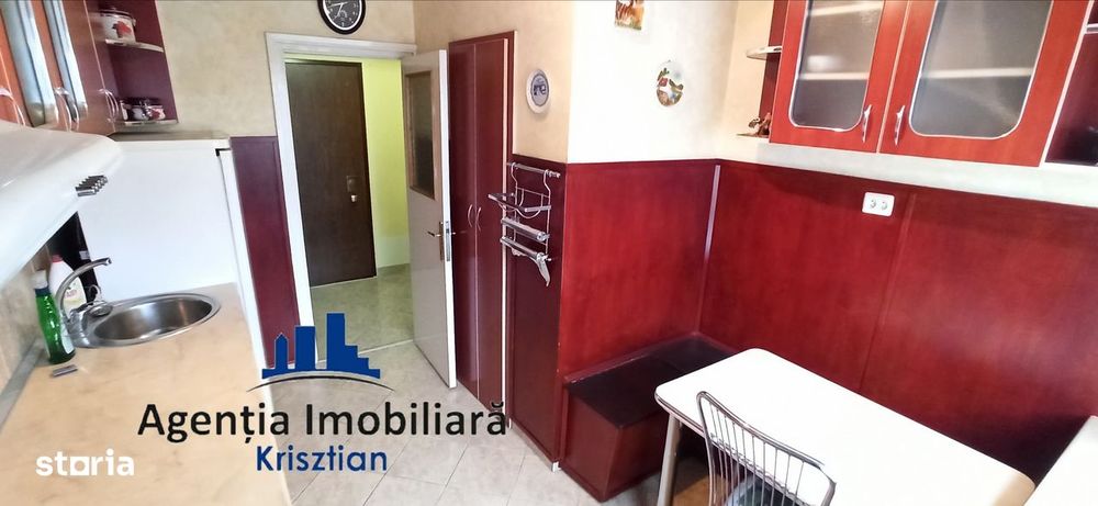 Apartament cu 4 camere de vânzare în Micro 16