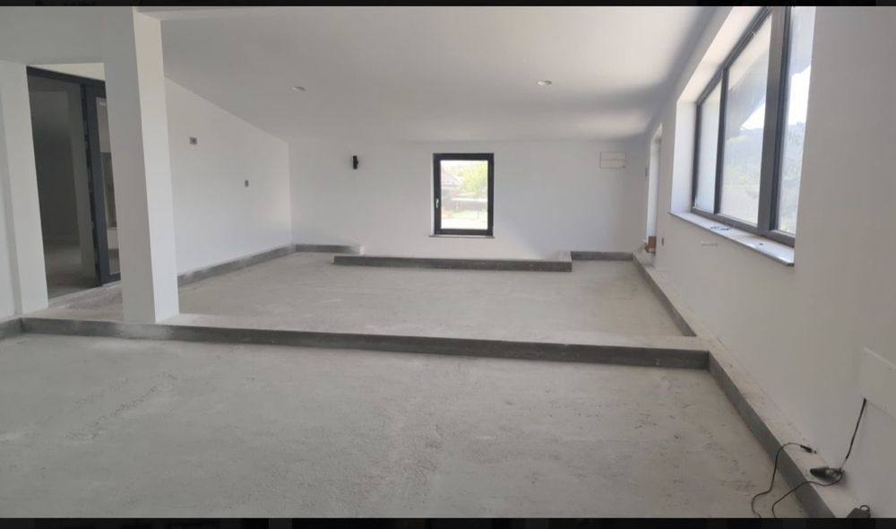 De vanzare imobil nou  (spatiu comercial + spatii de locuit)