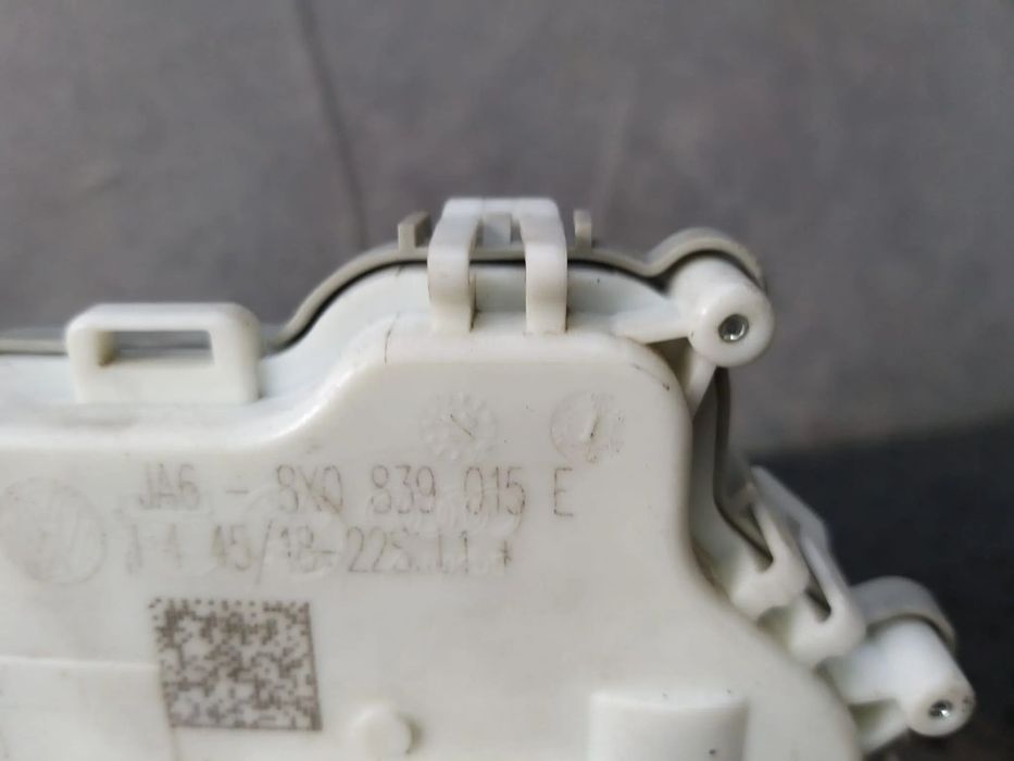 Broasca usa stanga spate audi a4 b9 8w 8x0839015e