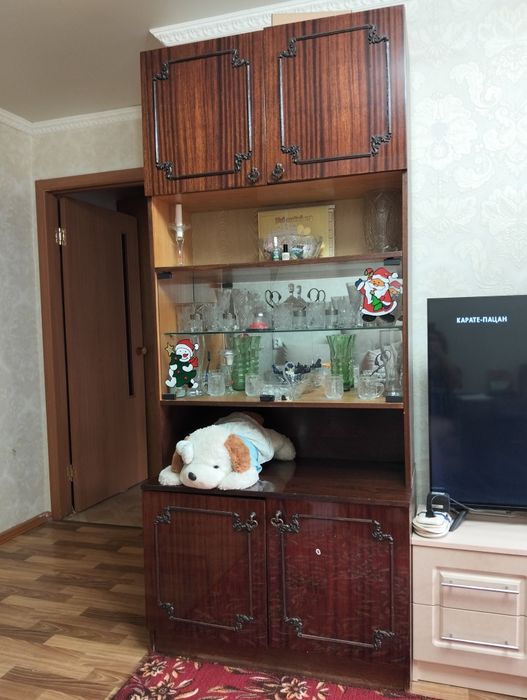 Продам стенку 4 секции