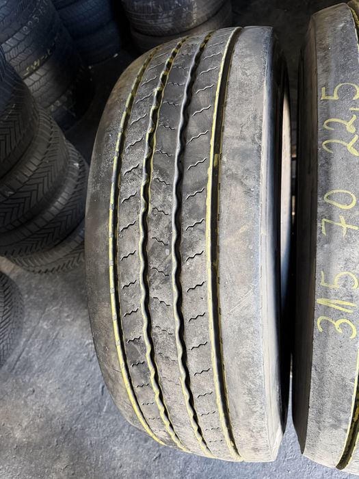 2 anvelope camion directie 315/70/22.5 , Continental , 11 mm !