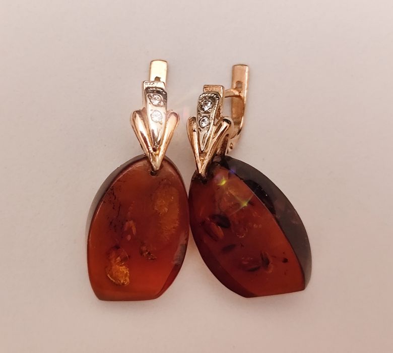 Золотые серьги с янтарем