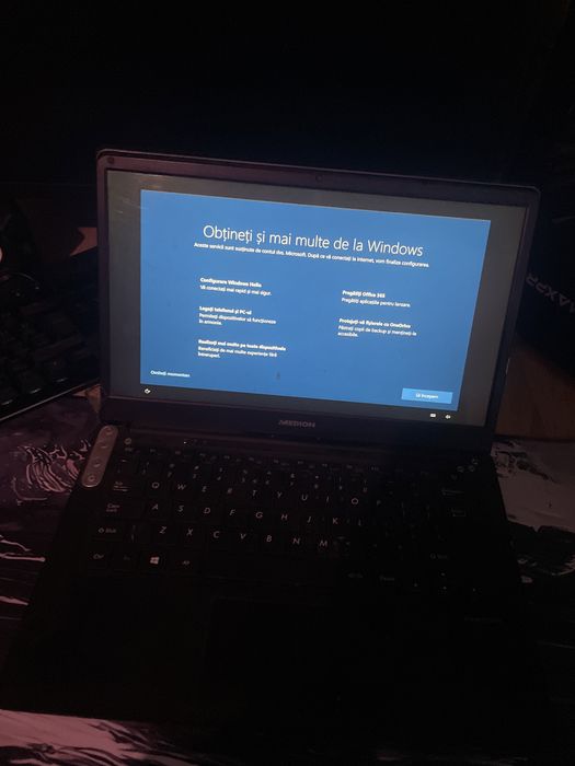 laptop medion cu defecte vizibile