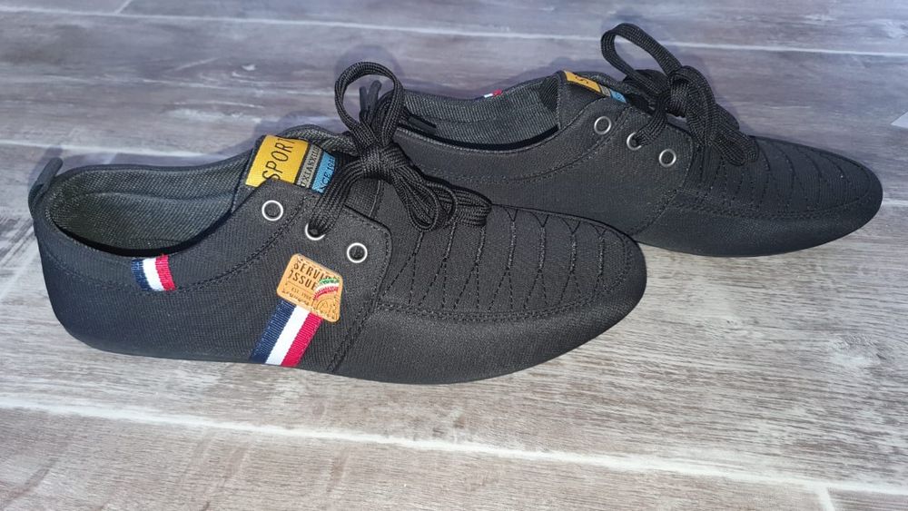 Кроссовки новые 45 размер