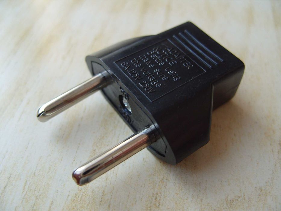 Мрежов адаптер от US (американски) към EU (европейски)