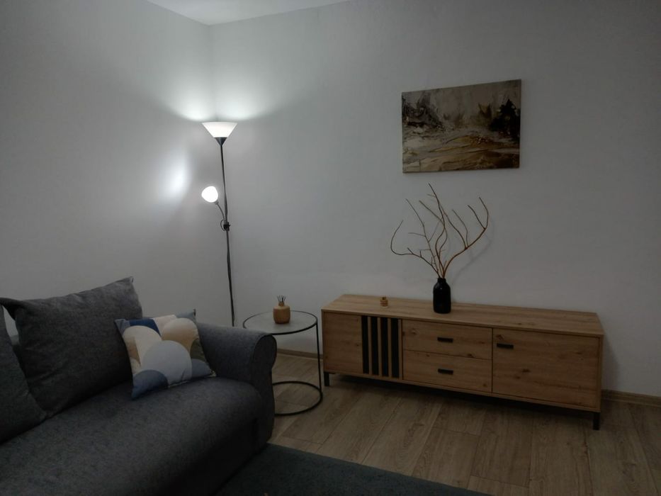 PROPRIETAR, închiriez garsonieră situată pe str.Mioriței, Bacău, mobilată, utilată complet, renovată, cu suprafata utilă de 38m², parter.