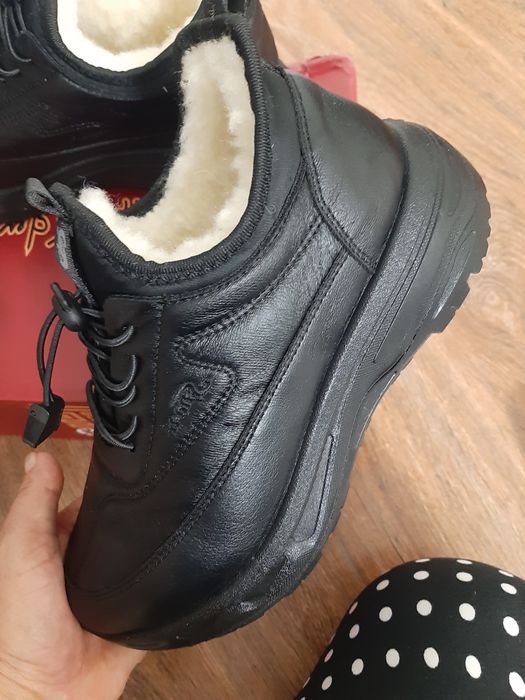 Продаю зимние кроссовки