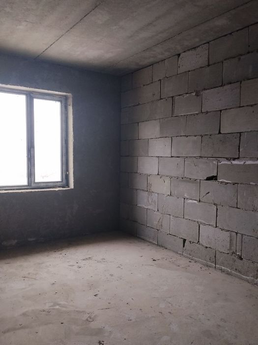 Тезда 1 хонали 5 каватда жойлашган квартира сотилади Манзил Шарк 1  sh