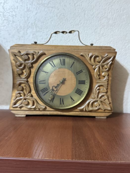 Настольные старинные часы