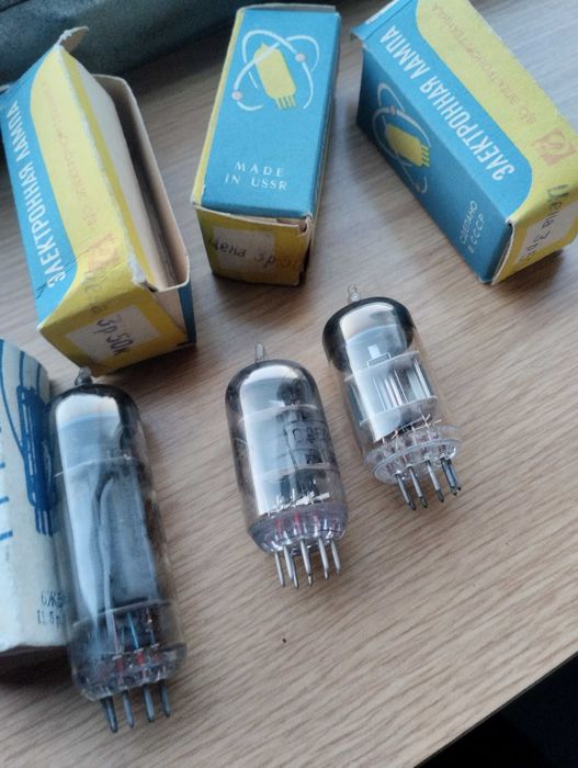 Нови радио лампи