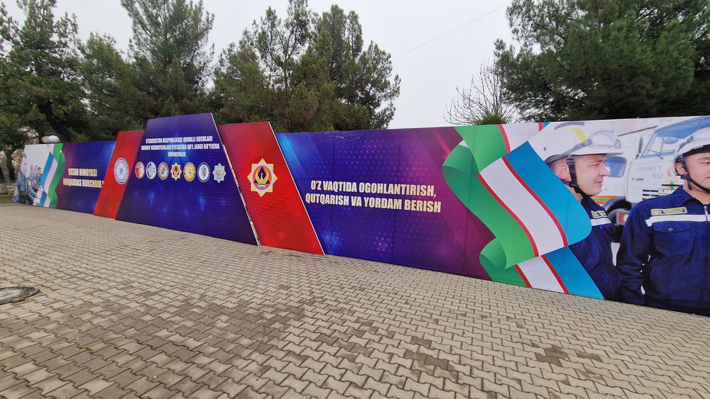 Наружная реклама Реклама на окно,оракал,наклейка,банер