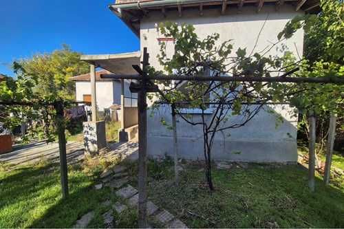 Къща в района на Плевен !