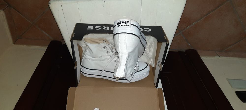 Nike Air Jordan 1,  Converse N 39