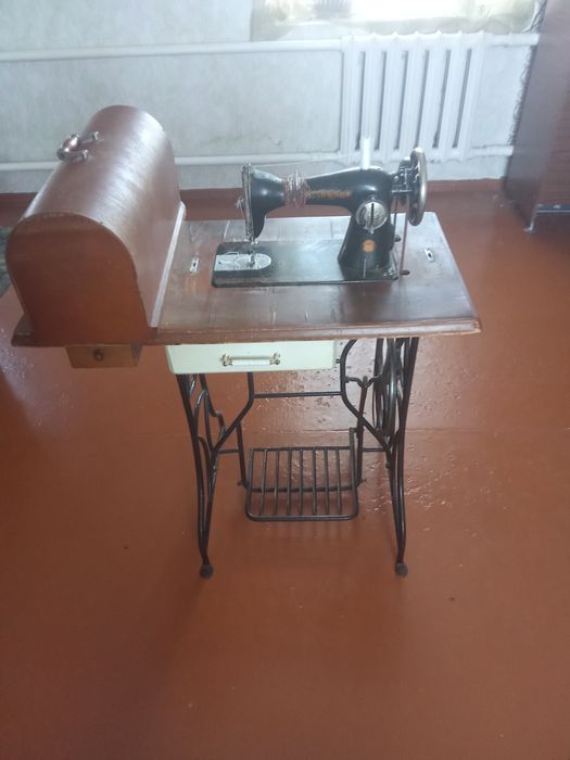 Швейная машинка зингер