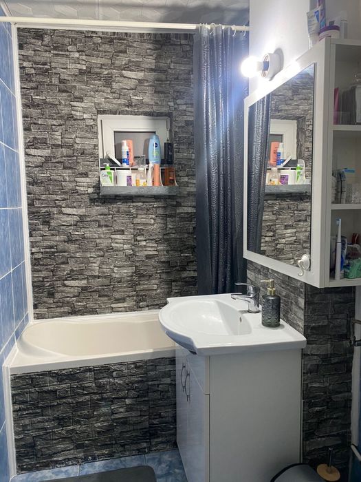 Inchiriez apartament