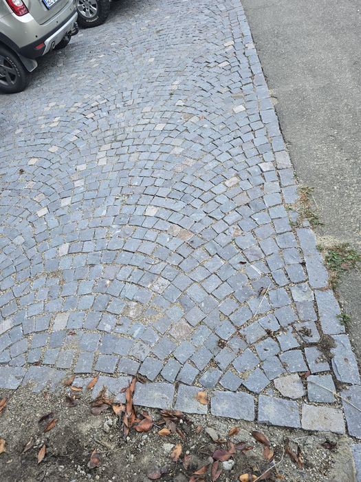 Montez pavele si piatră cubică