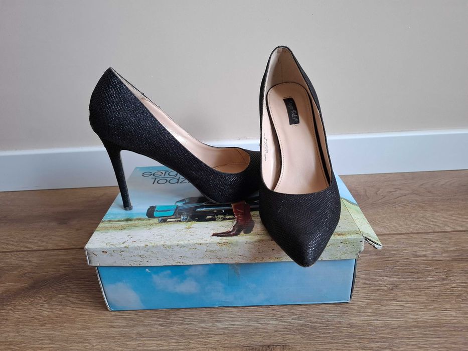 Елегантни обувки на висок ток