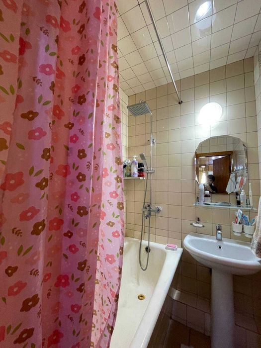 Продается 4\4\4 94 м2 Ганга Себзор ор-р Пахтакор метро ул А. Навои !!