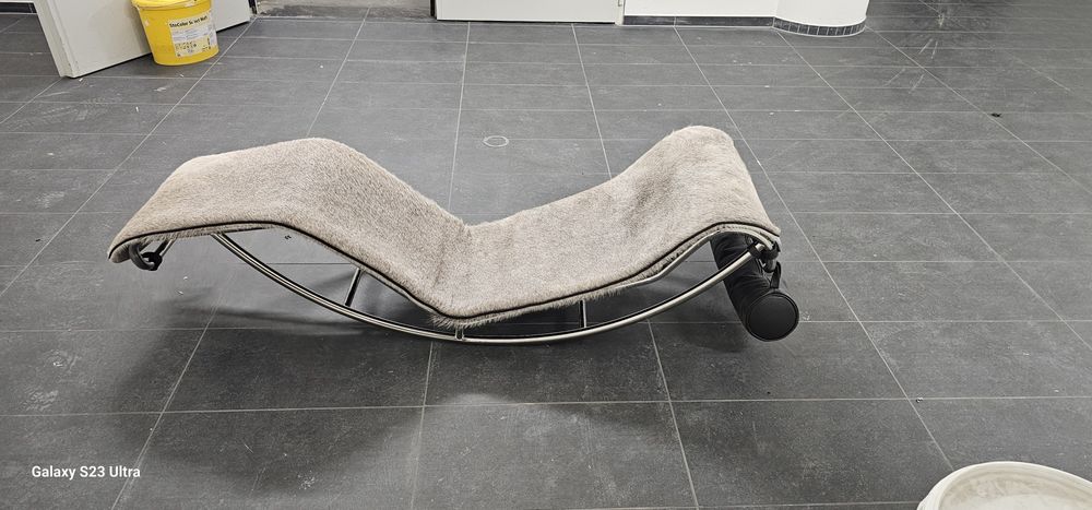 Șezlong / Chaise Lounge design premium din piele naturală & păr natural