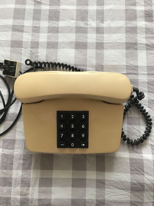 Телефон стационарный кнопочный советских времен б/у