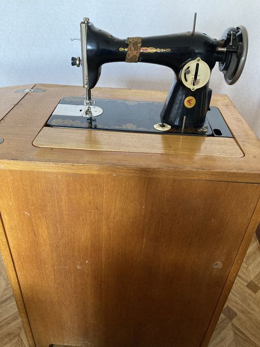 Продам швейная машинка