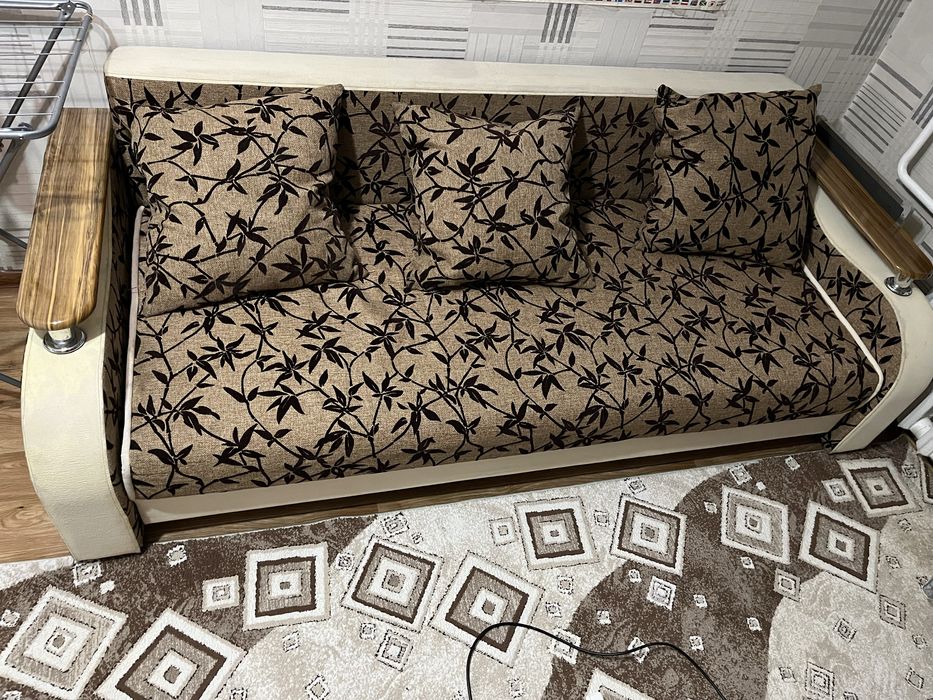 Диван в хорошем состоянии