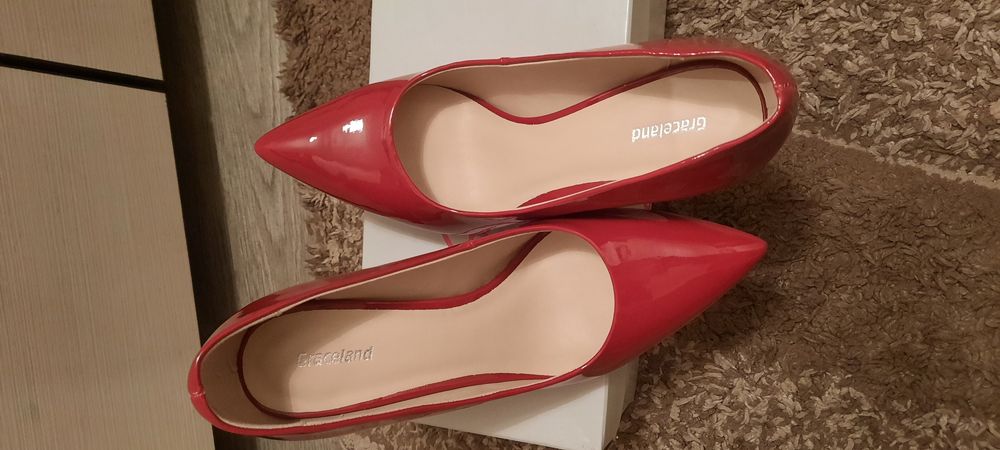 Pantofi de lac marimea 40