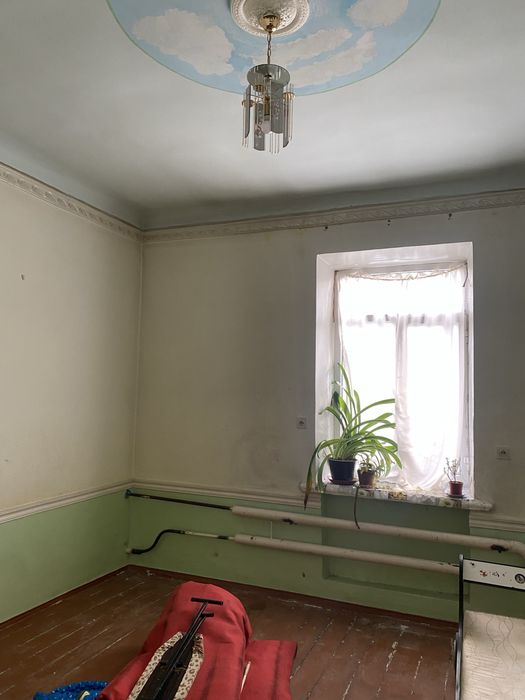 2-etajlik uy 1-qavatda joylashgan