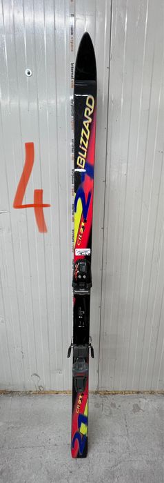 Продавам различни размери ски