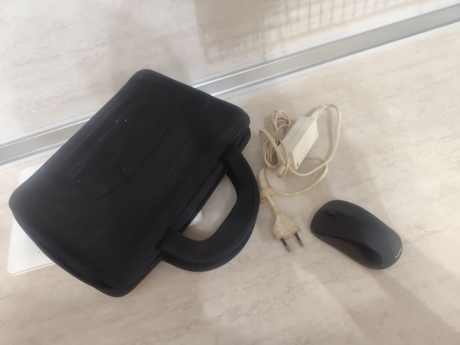 Лаптоп asus 10.1