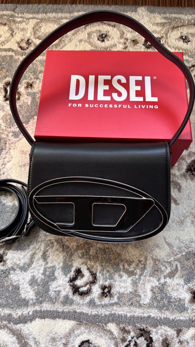 Geanta Diesel de culoare neagra “ perfecta pentru un cadou”