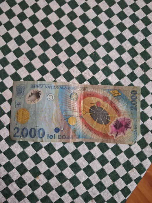 Vând  bancnotă  2000 de lei din 1999 cu eclipsa de soare.