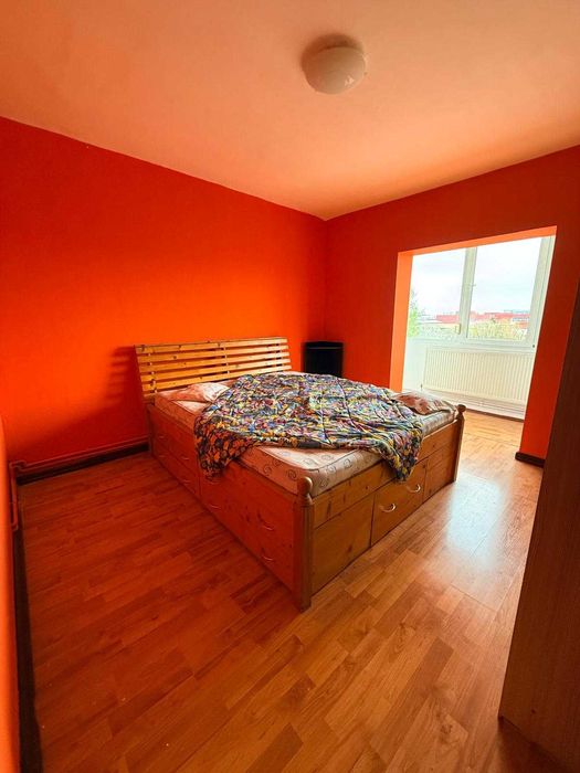 Apartament cu 4 camere, decomandat, de închiriat în Zona Soarelui