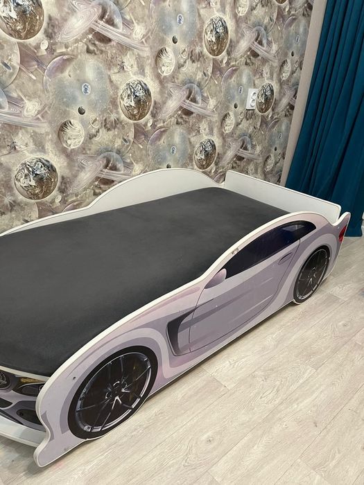 Детская кровать машина