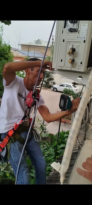 Установка кондиционеров альпинистом