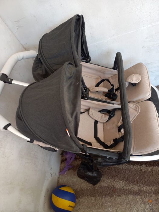 Коляска  двойни.