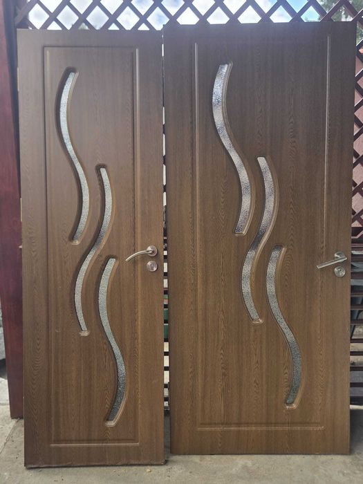 Vând uși și ferestre din pvc,uși mdf fără toc