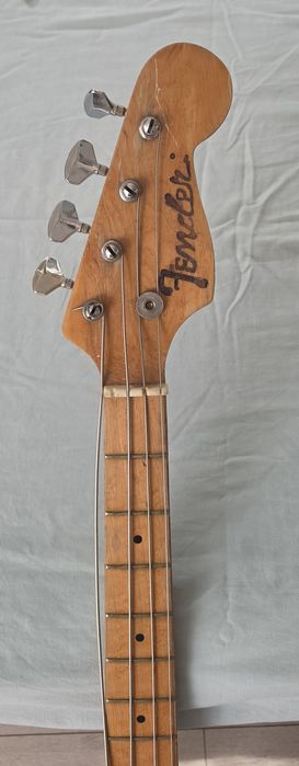 Бас китара Fender