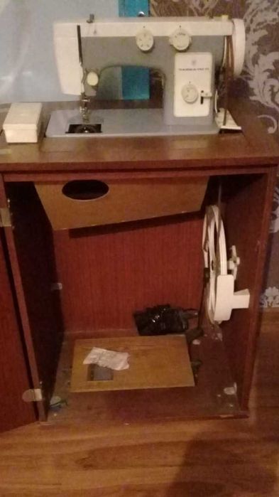 Продам швейную машину