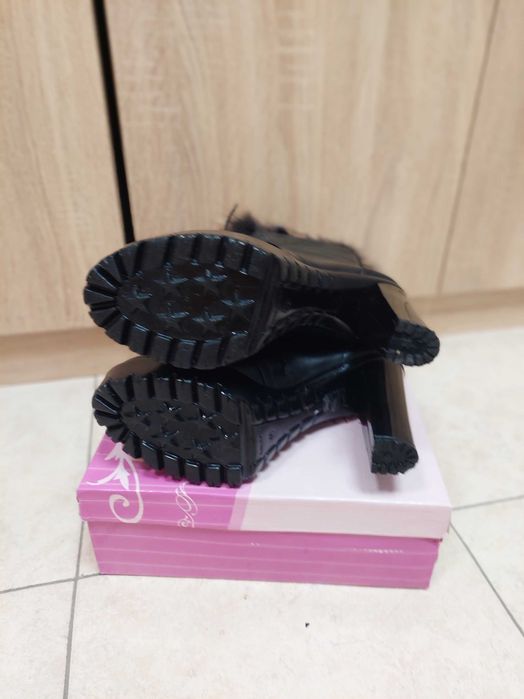 Дамски боти естествена кожа и косъм само за 35лв