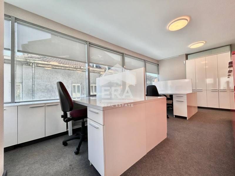 Дава се под наем Офис в София, Център - 135 кв.м за 3500 € - Снимка #3