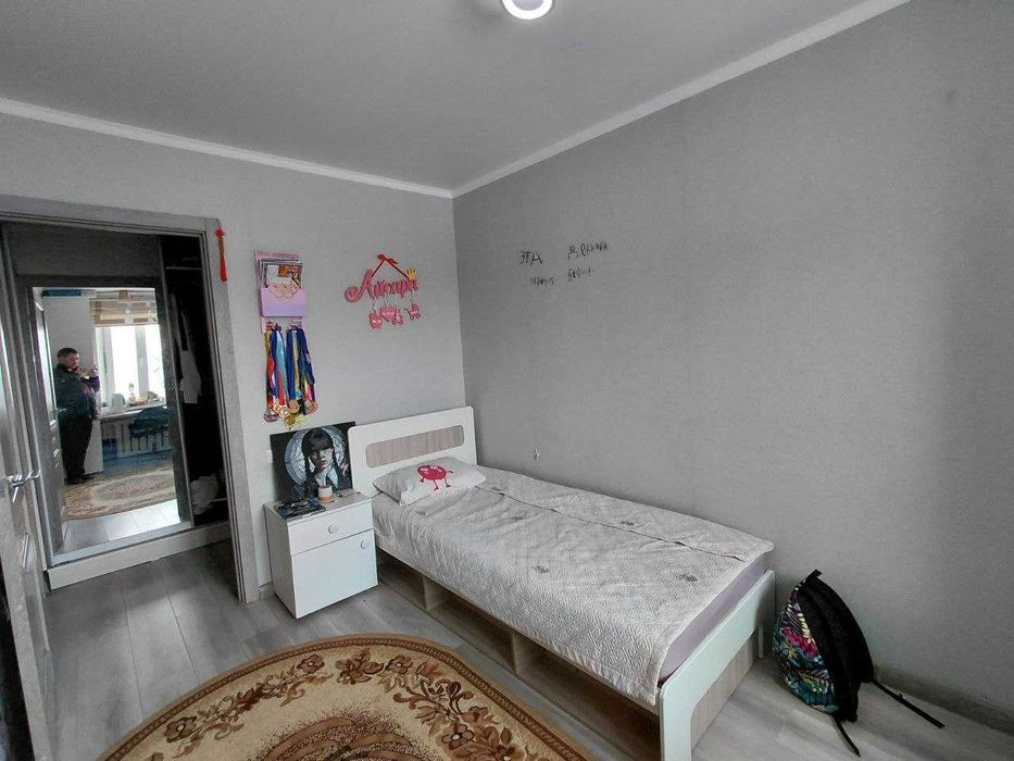 Продам 4 ком кв 8 мкр