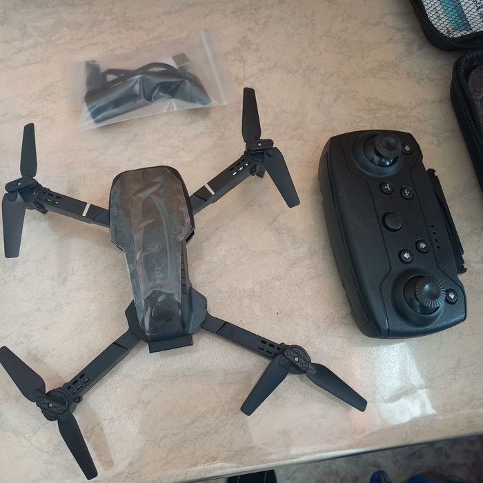 Дрон ,квадрокоптер Е99Pro.