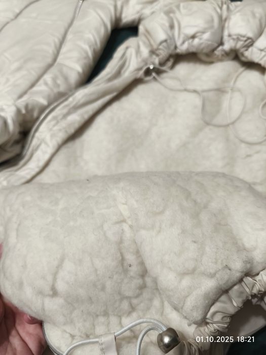 Продам кокон с комбинезоном на выписку