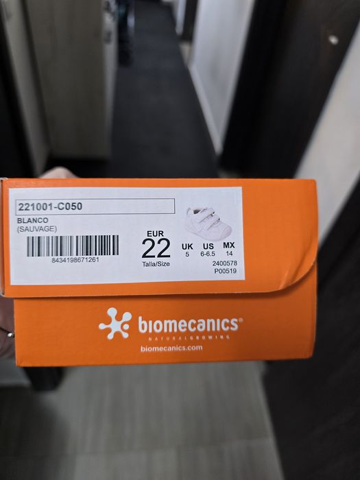Vand pantofi piele Biomecanics albi - marime 22
Pantofi copii baieti din 
Pantofi copii baieti din