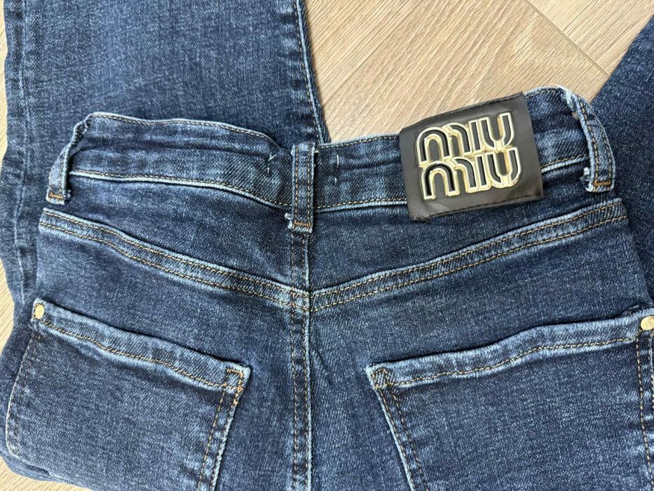 Продавам дънки Miu miu, Loewe